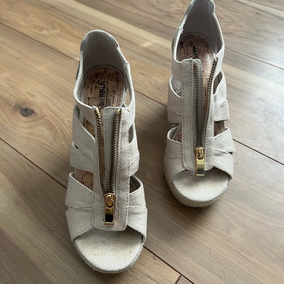 Marona Wedges - Picture 2 of 5